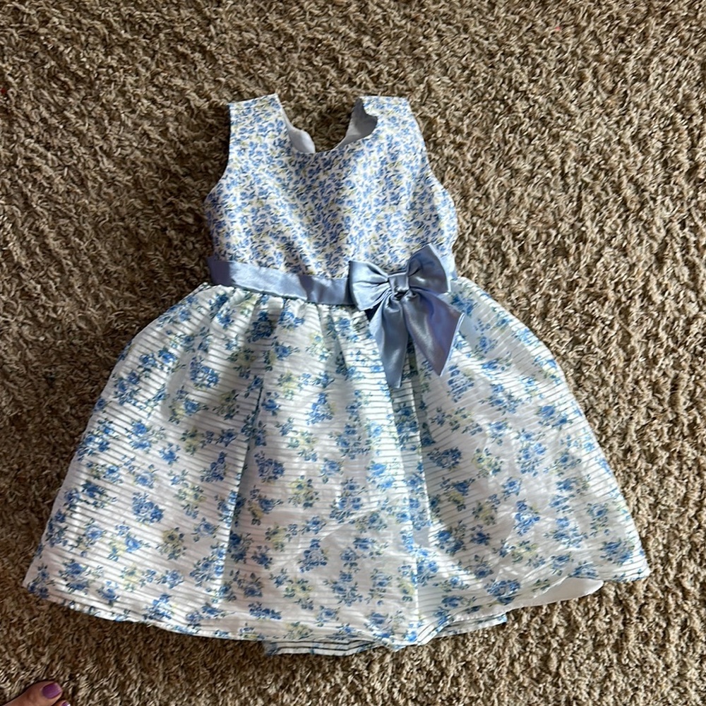 Jona Michelle White and Blue Sleeveless V-Neck A-Line Dress